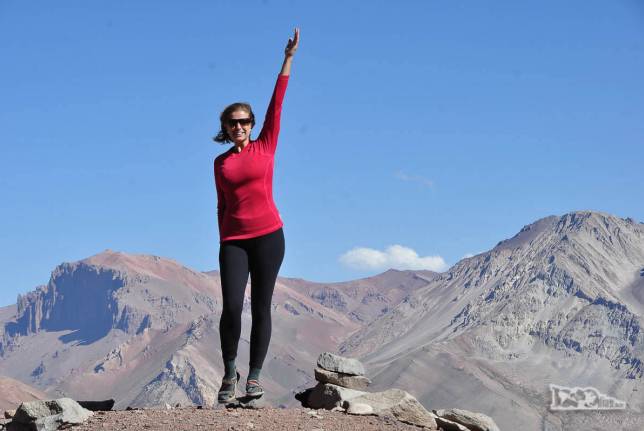 Fim de tarde, esbanjando vitalidade aos 3.400 metros de altitude, em Confluencia, a meio caminho da base do Aconcágua, região de Mendoza, a oeste da Argentina